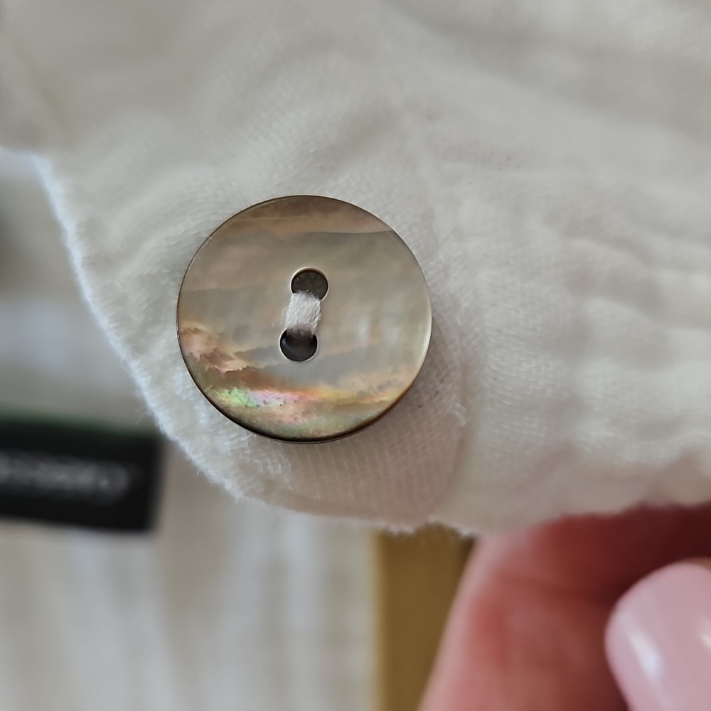 Women's Gauze-like Shirt, 100% Cotton, Roll-up Sleeves, Pearlized Buttons. EUC - Picture 4 of 11